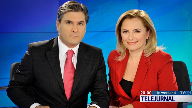 Monica Ghiurco şi Mircea Radu prezintă Telejurnalul  de weekend la TVR 1
