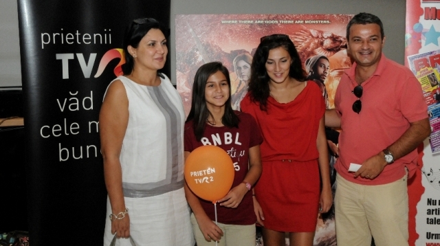 Mihai Rădulescu şi-a adus soţia şi fetele la vizionarea filmului „Percy Jackson – Marea Monştrilor”