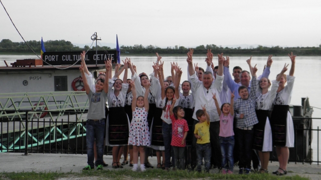 De 1 iunie, Mircea Dinescu a gătit înconjurat de copiii de la Cetate