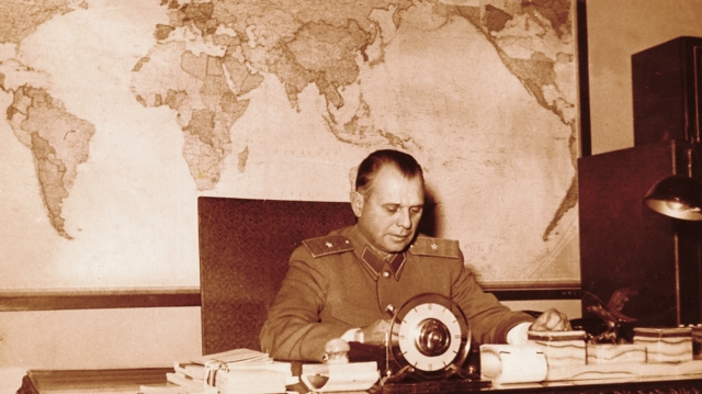 Generalul, între Soljeniţîn şi comunism 