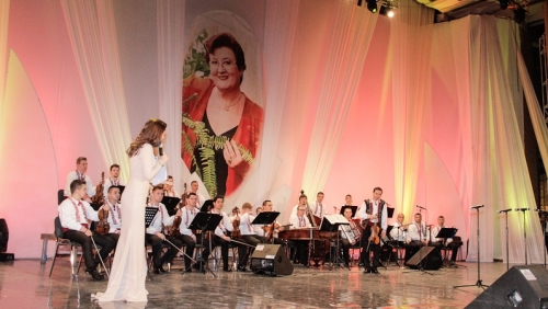 Peste 100 de artişti la spectacolul In memoriam Marioara Murărescu