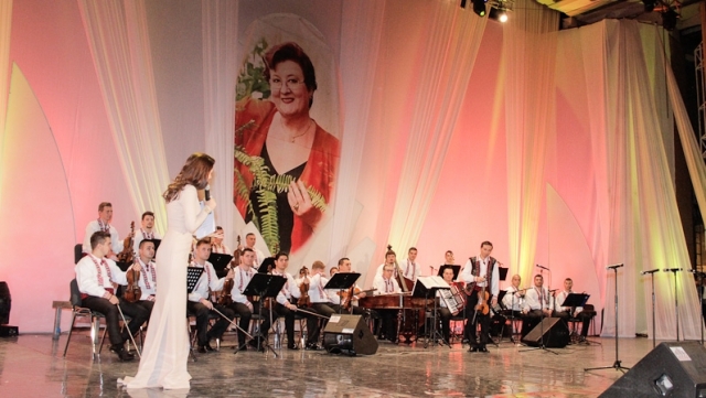 Peste 100 de artişti la spectacolul In memoriam Marioara Murărescu