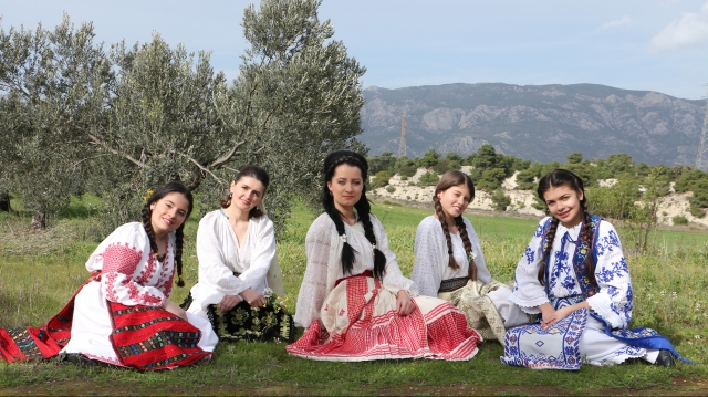 Sâmbătă facem un popas folcloric în Corint