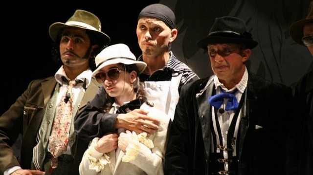 Casa de producție TVR prezintă commedia dell’arte: „Cafeneaua”