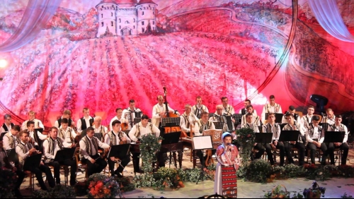 Festivalul Naţional de Folclor „Strugurele de Aur”, în Tezaur folcloric