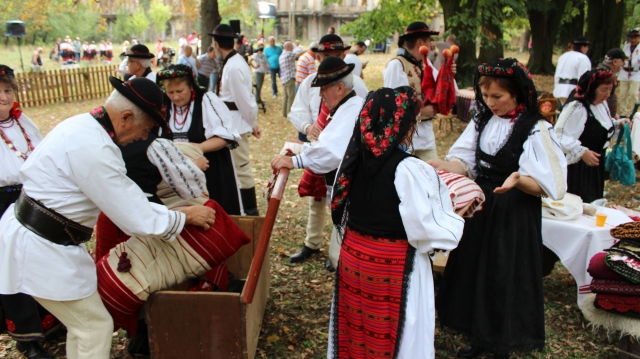 Refacem nunta tradiţională românească într-o ediţie specială „Popasuri folclorice”