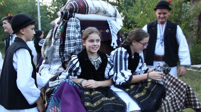 Sărbătoarea nunţii la români, într-o  nouă ediţie „Popasuri folclorice”