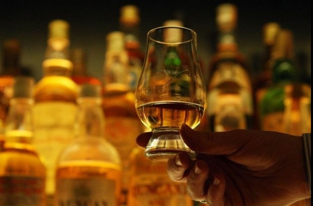 Teleenciclopedia, lecţii de viaţă: Cum se prepară celebra băutură scoţiană