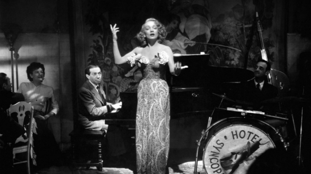 Marlene Dietrich provoacă un „Scandal internaţional”