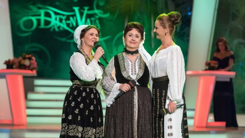 Premieră la O dată-n viaţă: Angelica Stoican cântă cu fiicele ei