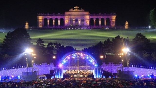 Noapte de vară la Schönbrunn, cu Renée Fleming şi Orchestra Filarmonicii vieneze