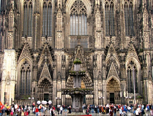 Minunăţii ale arhitecturii: Catedrala din Köln, la Teleenciclopedia	