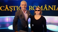 O tânără nevăzătoare străbate harta „Câştigă România!”