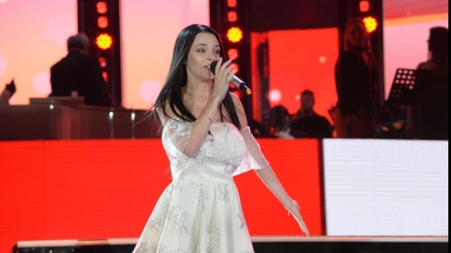Emmelie de Forest și Inis Neziri cântă pe scena Eurovision România