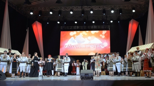 Festivalul de Folclor „Cântecele Munţilor”, de pe scenă din Sibiu | VIDEO