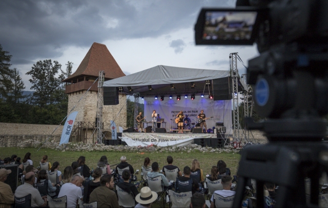 Festivalul de Film și Istorii de la Râșnov şi Vox Maris Band din Chicago, la „Remix”