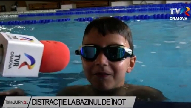 Distracție la bazinul de înot | VIDEO