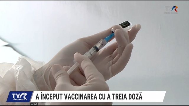 A început vaccinarea cu a treia doză | VIDEO
