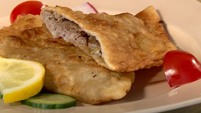 România în bucate: Şuberek - plăcintă turcească cu carne | VIDEO