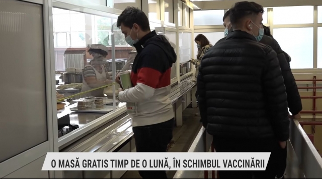 O masă gratis timp de o lună, în schimbul vaccinării | VIDEO