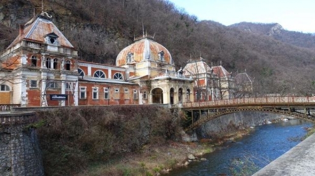„Acasă, la țară”: Băile austriece din Herculane