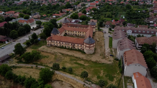 „Istorii ascunse” din Ţara Zarandului: lumea dintre zidurile Cetăţii Ineului | VIDEO