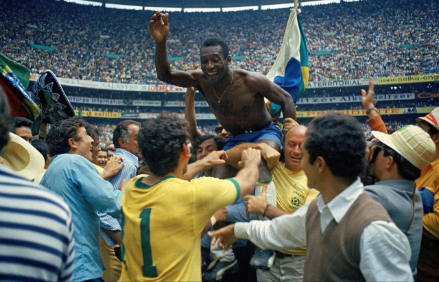A murit Pelé, „O Rei del futbol”!