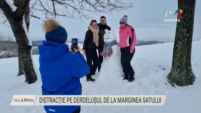 Distracție pe derdelușul de la marginea satului | VIDEO