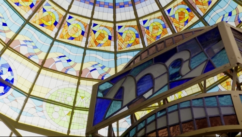 Sub cea mai mare cupolă cu vitralii din lume, cu „Exclusiv în România”, la TVR 1