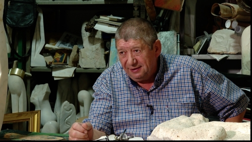 Biografii necesare. Sculptorul Doru Drăgușin: „Arta duce către profunzime, nu către învăţare” | VIDEO 