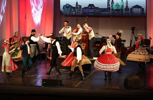 „Convieţuiri”, la TVR 1: Festivalul Multiculturalităţii de la Oradea 
