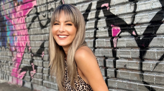 Eda Marcus, prezentatoarea Ştirilor Sportive de la TVR, cu o schimbare spectaculoasă de look