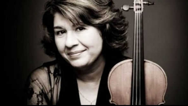 Concursul „Enescu”: Vineri, concertul extraordinar al violonistei Mihaela Martin