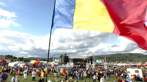 Petrecere românească, la TVR 1, cu Serbările Naționale Țebea şi Festivalul „Sus la munte, la Muscel“ 