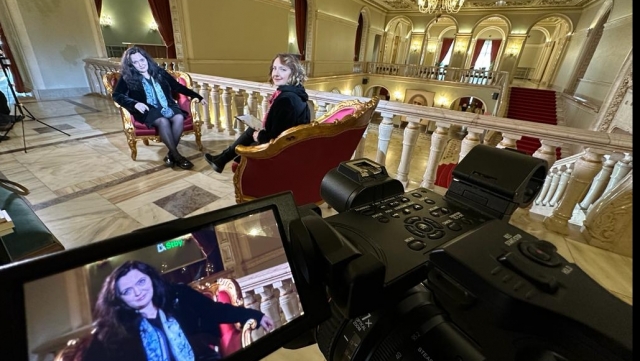 Andreea Răsuceanu, prozatoare și critic literar, la „Interviurile TVR Cultural”: Înainte să învăț să scriu, îmi plăcea să mâzgălesc pe marginea foilor, prefăcându-mă că scriu. Astea au fost primele mele povești | VIDEO 