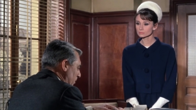 „Cel mai bun film în stilul Hitchcock, pe care Hitchcock nu l-a făcut niciodată”: „Şarada”, cu Cary Grant, Audrey Hepburn, la TVR 1