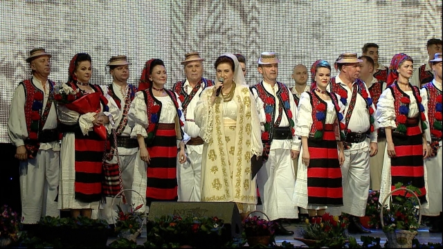 Mare sărbătoare... la Baia Mare, pentru cei 65 de ani ai Ansamblul Folcloric Naţional Transilvania! Concertul extraordinar de aniversare se vede la „Tezaur folcloric”
