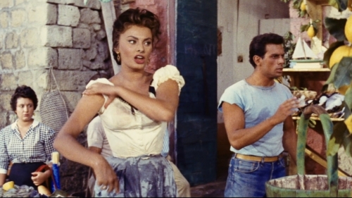 Sophia Loren şi Vittorio de Sica în „Scandal la Sorrento”
