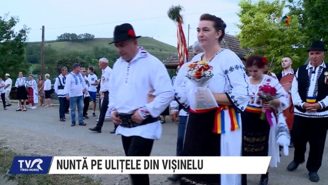 Nuntă pe ulițele din Vișinelu | VIDEO