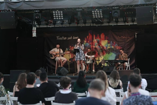 Festivalul „Teatru sub lună” a debutat cu... lună plină, în 20 iulie, în București 
