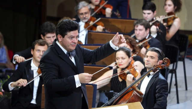 Premieră la Concursul „Enescu”: Șase muzicieni participă la masterclass-ul de interpretare dirijorală condus de maestrul Cristian Măcelaru. Intrarea la repetiții, gratuită 