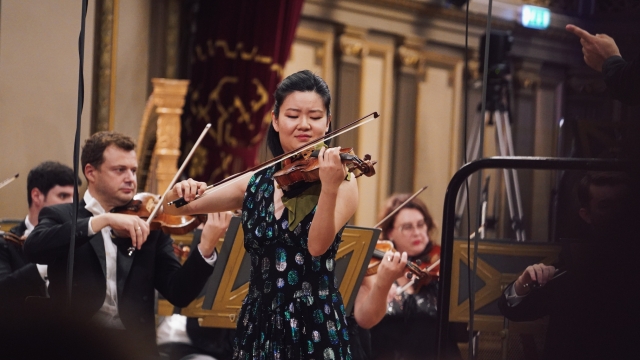 Mayumi Kanagawa, câștigătoarea Concursului „Enescu” la vioară: M-am bucurat să interpretez concertul de Saint-Saëns