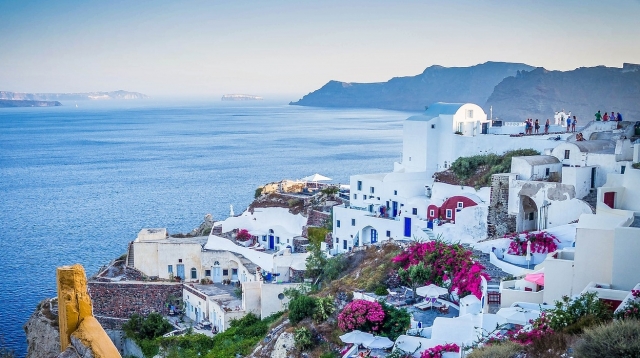 Cicladele vulcanice: Santorini și Milos