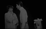 TINERI CĂSĂTORIȚI CAUTĂ CAMERĂ - scena 1