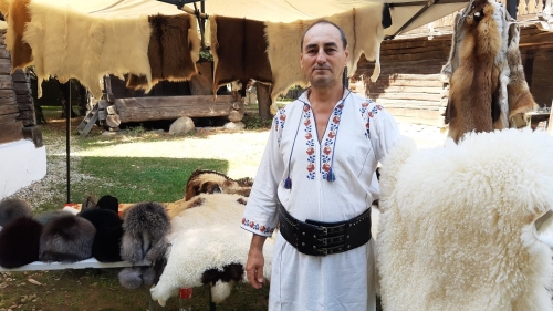 Portret de meșter popular: Gheorghe Gînea, tăbăcar al blănurilor