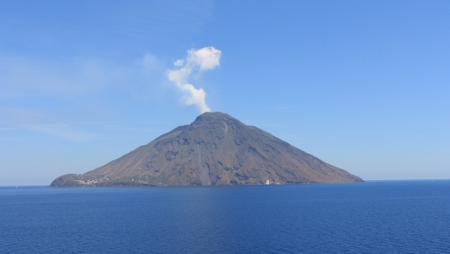 Stromboli, ”Farul Mediteranei”