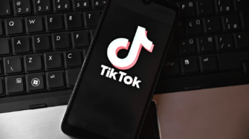 Adolescenții și dependența de TikTok