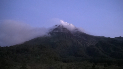 Cap Compas: Copiii vulcanului Merapi