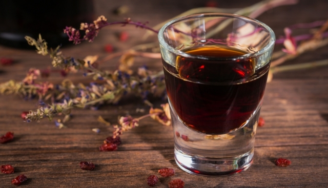 (P) Cum să alegi băutura digestivă potrivită în funcție de masă? 5 recomandări
