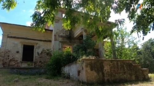 Conacul din Răducăneni, în senin și în negură, teafăr | VIDEO